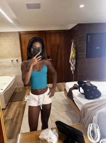 Loren, uma experiência autêntica com garotas de programa Ninfeta em Rio de Janeiro