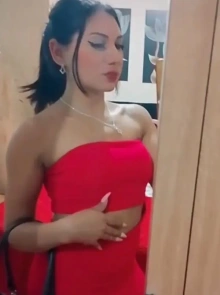 Lara Sanchez está cadastrada no catálogo de acompanhantes de luxo