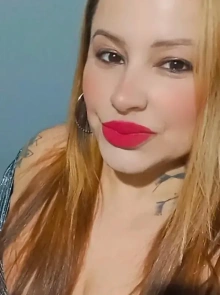 Moara moura se destaca no catálogo de acompanhantes por seu estilo