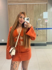Alanna Clhoe, uma acompanhante confiável e verificada