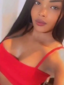 Maria Vitoria apresenta seu álbum de fotos de acompanhante profissional