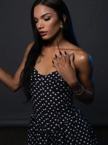 Louise é uma acompanhante de luxo com atendimento exclusivo