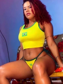 Jhenynha Souza apresenta seu álbum de fotos de acompanhante profissional