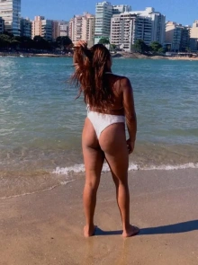 Dara Pereira apresenta seu álbum de fotos de acompanhante profissional