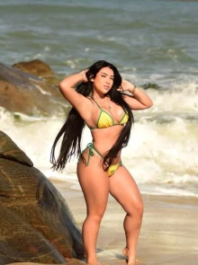 Manu apresenta seu álbum de fotos de acompanhante profissional