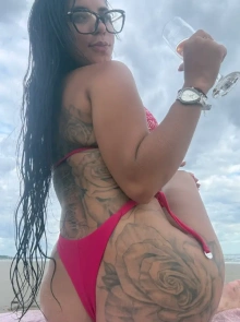 Misteriosa apresenta seu álbum de fotos de acompanhante profissional