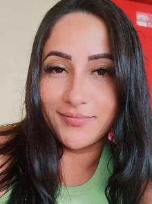 Bruna se destaca no catálogo de acompanhantes por seu estilo