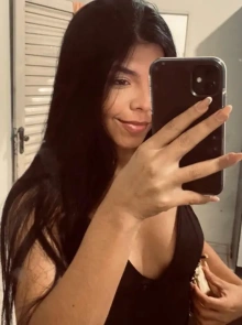 Elisa oferece serviços de garota de programa De luxo com total confiança