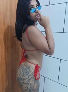 Conheça Lívia Soares, uma acompanhante com serviços verificados
