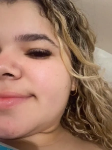 Descubra Larissa, uma garota de programa de alto nível