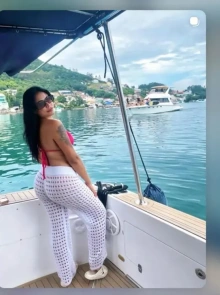 Bruna está disponível agora como acompanhante VIP profissional