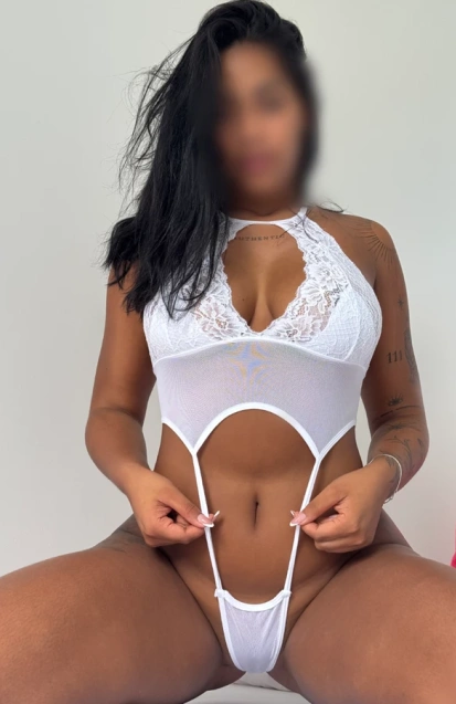 Camila Ferrari, Acompanhante em Salvador 71999810111