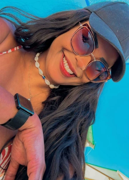 Procurando por acompanhantes grandes-mamas? Conheça Rayane Coimbra