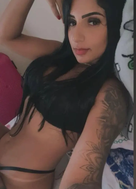 Julia matos está cadastrada no catálogo de acompanhantes de luxo