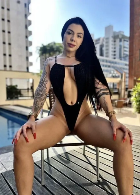 Camila oferece serviços de garota de programa grandes-mamas com total confiança