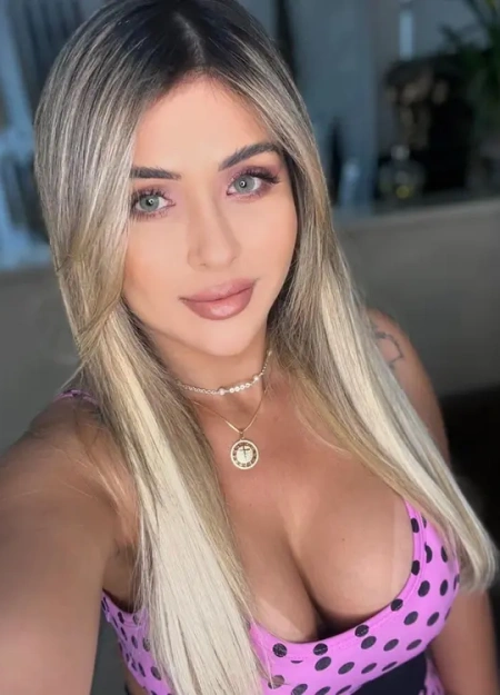 Bárbara castro, elegância e discrição no catálogo de Juiz de Fora