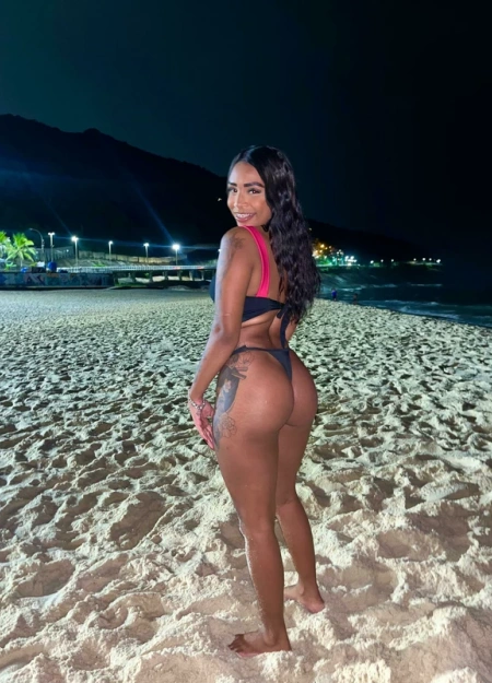 Karoliny Araújo é uma acompanhante independente com serviços verificados