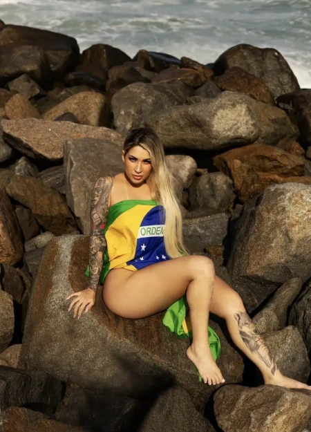 Emily está disponível agora como acompanhante VIP profissional