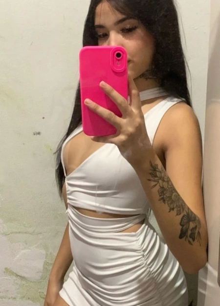 Gaby1 se destaca no catálogo de acompanhantes por seu estilo