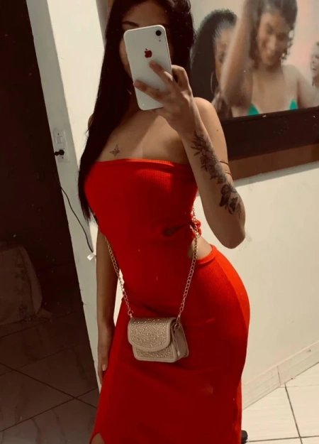 Gaby1 se destaca no catálogo de acompanhantes por seu estilo
