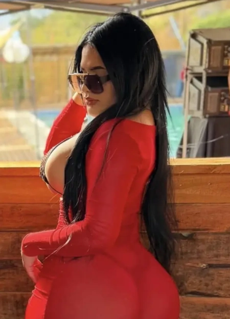 Jhenie scarlet é uma acompanhante de luxo com atendimento exclusivo