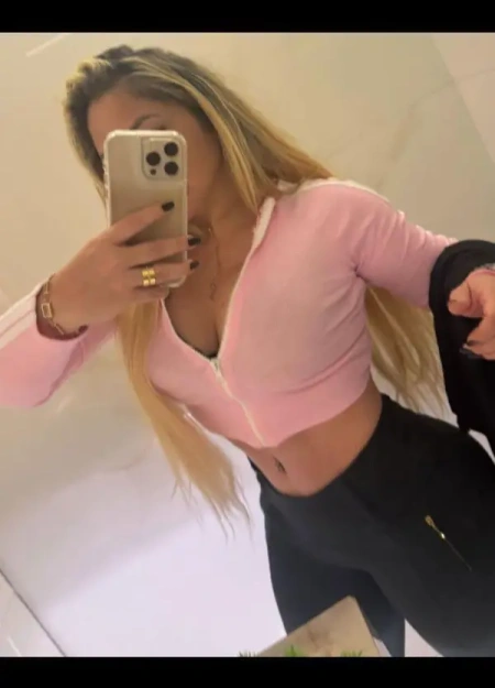 Descubra Débora lucena , uma garota de programa de alto nível