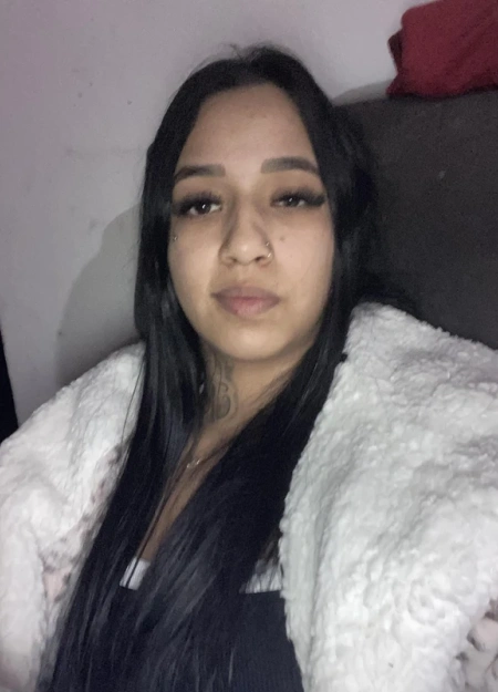 Erika se destaca no catálogo de acompanhantes por seu estilo