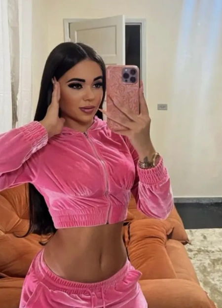 Monique Diaz, elegância e discrição entre as acompanhantes Elite