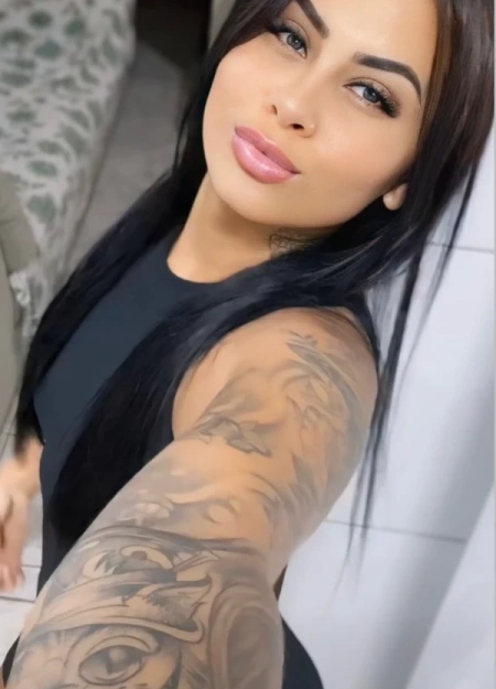 Letícia é uma acompanhante independente com serviços verificados