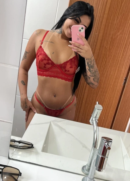 Letícia é uma acompanhante independente com serviços verificados