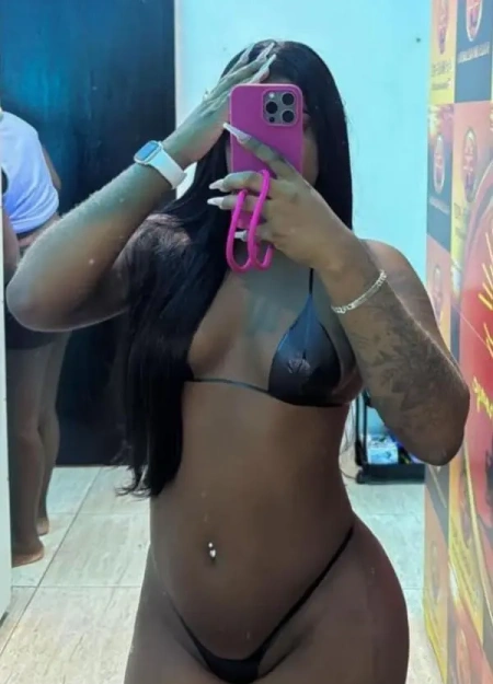 Procurando uma acompanhante? Larissa é uma ótima escolha