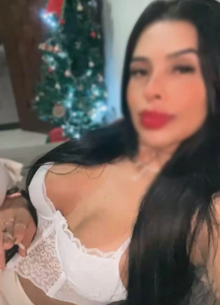 Procurando uma acompanhante? Yasmin é uma ótima escolha