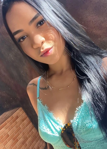 Bruna, elegância e classe como acompanhante independente