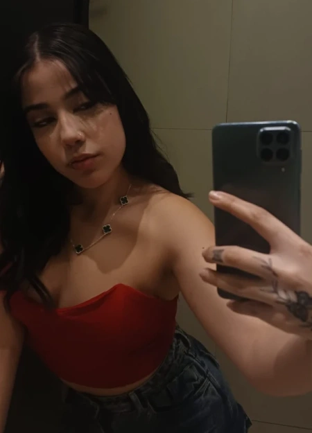 Serviços de garotas de programa de alta qualidade com Sara