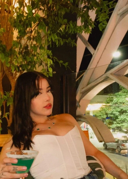 Serviços de garotas de programa de alta qualidade com Sara