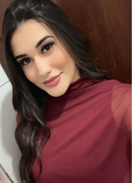 Procurando uma acompanhante? Maitê é uma ótima escolha