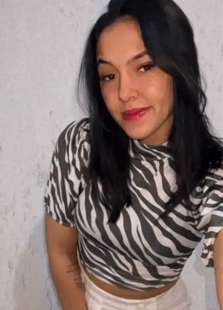 Sophia está cadastrada no catálogo de acompanhantes de luxo