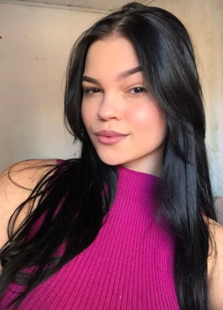 Isah, acompanhante independente com disponibilidade imediata