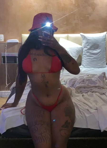 Helen é uma acompanhante independente com serviços verificados