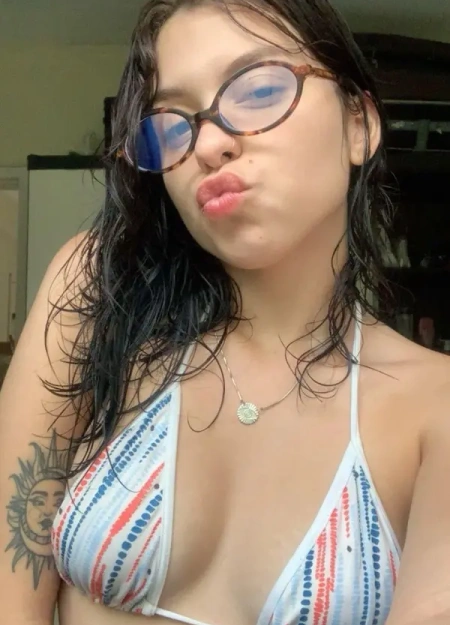 Conheça Juju, uma acompanhante com serviços verificados