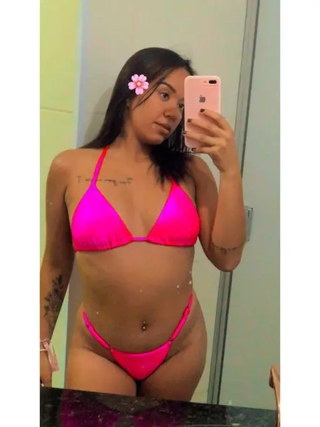 Stéfany se junta às melhores acompanhantes De luxo esta semana