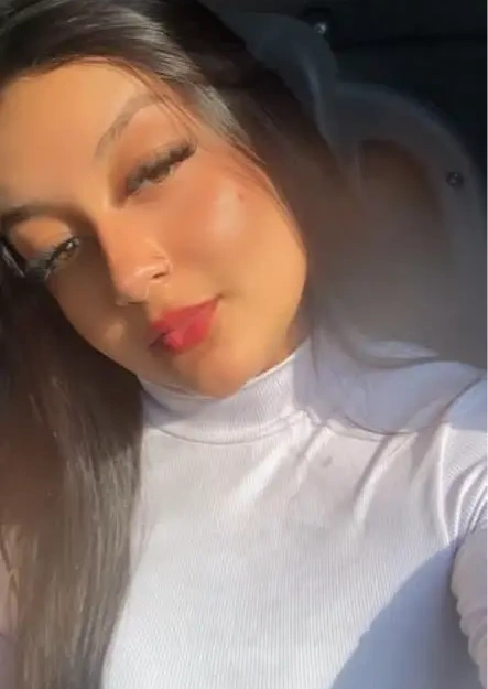 Luas apresenta seu álbum de fotos de acompanhante profissional