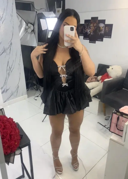 Karol , elegância e discrição no catálogo de Teresina