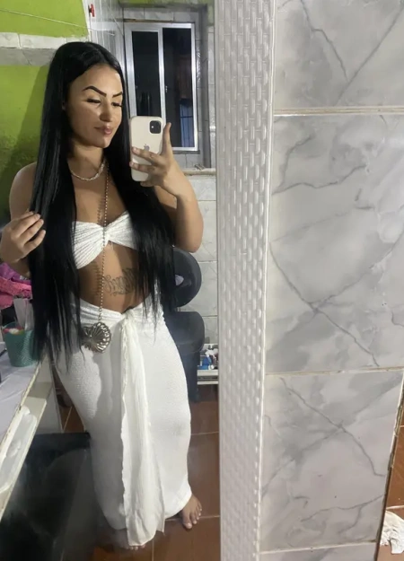 Karol , elegância e discrição no catálogo de Teresina