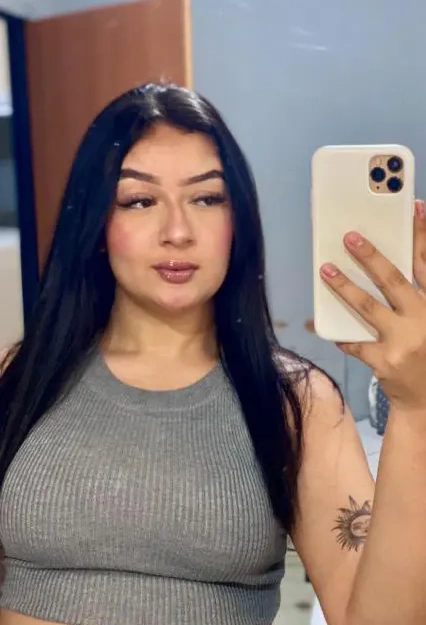 Procurando uma acompanhante? Luas .g é uma ótima escolha