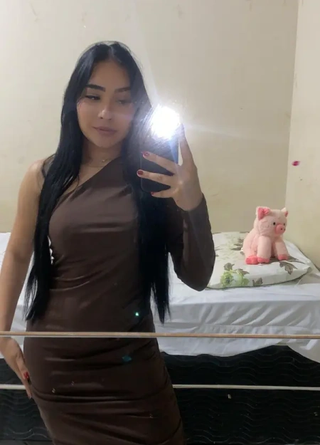 Larissa, uma experiência única com acompanhantes em Caldas Novas