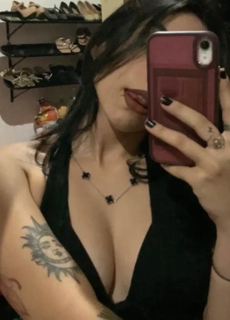 Milena é uma acompanhante independente com serviços verificados