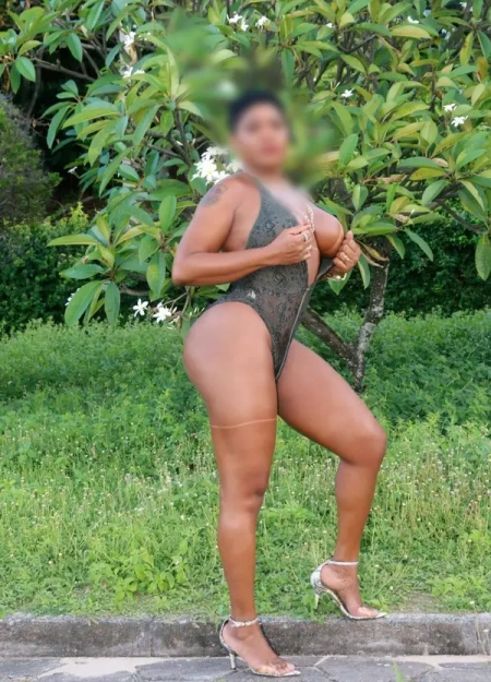 Encontros exclusivos com acompanhantes como Emanuelle
