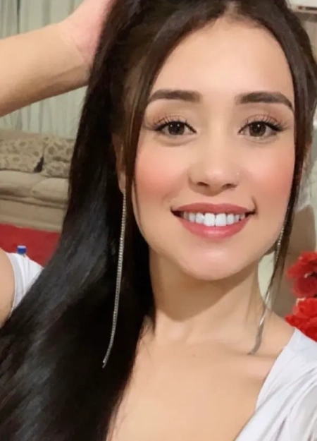 Mel castro se destaca no catálogo de acompanhantes por seu estilo