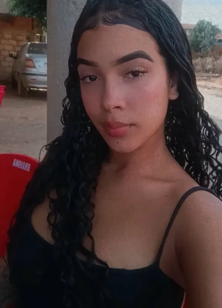 Ana, elegância e discrição no catálogo de Unaí